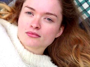 Jeune Salomé Solo - Porno @ RueNu.com