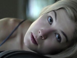 Lola Kirke, Rosamund Pike Och Emily Ratajkowski - Gone Girl (2014)