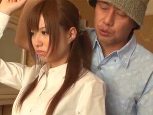 激情客房服务,在日本酒店担任管家,Kokomi Naruse被告知确保客人都住得很好,她的经理告诉她一定要不惜一切代价满足客人。你可以想象接下来会发生什么。