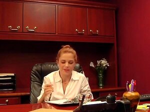 Забава у џиновској канцеларији