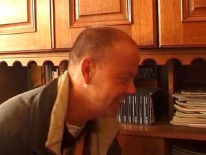 Femme Amateur à La Maison, Montre Son Mari Cocu - LostFucker