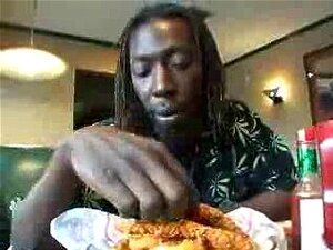 Алициа Међурасни Тројац