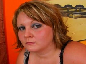BBW Sexy Girl Reitet Auf Dem Gesicht Eines Armen Jungen