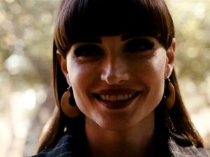 Szczupła Tbabe Natalie Mars Ssie Kutasa Na Stole Do Masażu