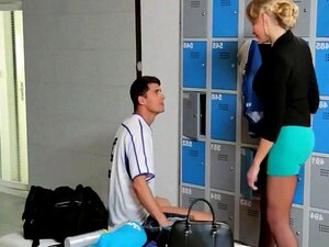 маћеха анална тројка - посети AmateurMilfTube_com за више