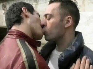 Aventura De Sexo Gay Al Aire Libre De Un Adorable Chico De La Ciudad