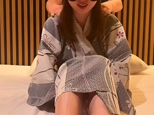 [Amator / Rogacz / Zabawka] Masaż W Hotelu.Ponieważ Prośba Pochodziła Od Rogacza, A Nie Od Męża Nowożeńców, Jest To Kremowe Ciasto Od Rogacza.