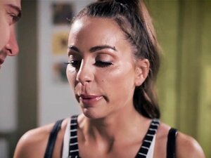 Naïeve Actrice Overtuigd In Seks Auditie Door Regisseur. Naïeve Brunette Schattige Actrice Abigail Mac Met Grote Natuurlijke Tieten Overtuigd In Seks Auditie Van Enge Regisseur En Zijn Perv Assistent Die De Verse Kut Neukte