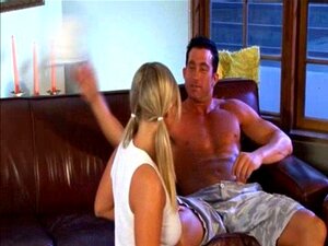 Lijepa Obrijana Slatkica McKenzee Miles Dijeli Dečka S Carmen Kingsley U Trojcu