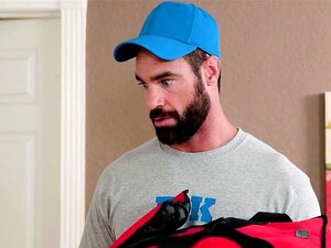 Η Romi Rain και η Aspen Romanoff σε μεγάλο φιλοδώρημα για τις πουτάνες της πίτσας