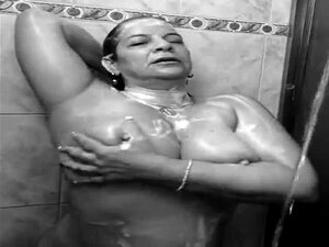 Busty Reife Tante Beim Baden
