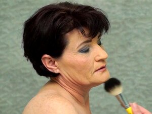 Gesichtsgefickte Oma Ins Gesicht. Gesichtsgefickte Oma Lutscht Schwanz Und Bekommt Eine Cremige Gesichtsbesamung