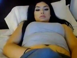 Αυτή η όμορφη καστανή Shemale αγαπά να κάνει ένα Show! Πιάστηκε ζωντανά στην κάμερα όταν απολαμβάνει μια σέξι ερασιτεχνική αυνανισμό.