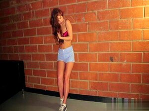 Bystig Styvdotter Djupt I Halsen