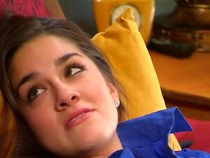 Kinky Swingers Die Elkaar Plezieren. Nadat Ze Naakt Voor Elkaar Waren, Begonnen Ze Elkaar Allemaal Te Plezieren In Bed Totdat Ze Allemaal Orgasmes Bereikten