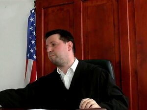 Interaktywny Hardcore Seks Na Sali Sądowej. Daj Z Siebie Wszystko, By Wygrać Sprawę Dla Klienta, A Jeśli Masz Szczęście, Będziesz Miał Niezapomniane Chwile Na Sali Sądowej! Po Zamknięciu Sprawy Otrzymasz Nagrodę, Więc Lepiej Pracuj Nad Tą Prośbą - A