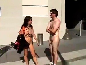 Amerikaner, Die Nackt Auf Den Straßen Floridas Laufen,