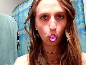 транс девојка воли да удара по својој празнини