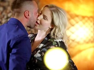 Vrouw Belt Haar Man Terwijl Ze Vreemdgaat