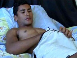 Straight Latin Lad, Runka Runka Runka, Spermasprut, Gay Amatör