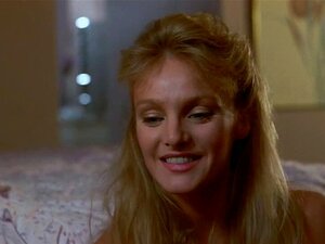 Arielle Dombasle Alaston - Pomo Vaimo - 1986. Klippi On Otettu Elokuvasta The Boss Wife, Joka Julkaistiin Vuonna 1986 Kolmen Vuosikymmenen Kuluttua Tästä