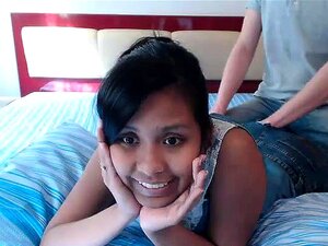 Etnische Lekkerding Met Een Pittige Kont Zuigt En Neukt Een Witte Lul