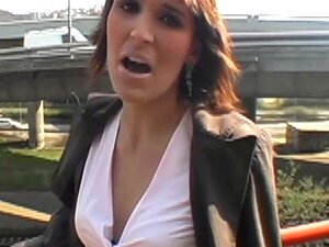 Wilde Empfindungen Im Auto, Babe Verursacht Wilde Zittern Im Auto, Während Sie Einen Blowjob Gibt