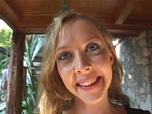 Een Sexy Verse Blonde's Kont Krijgt Een Hardcore Anale Beurt, Seksueel Opgewonden Jongen Met Een Grote Lul Geniet Ervan Om Een Jeugdige Gazoo De Beurt Van Haar Leven Te Geven. Die Kerel Beukt Haar Kont Onpeilbaar En Hard Terwijl Die Babe Kreunt