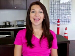 Drobna Dziwka Ariana Jest Rżnięta Przez Kolesia