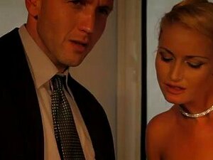 De Peettante Keert Terug - Deel 3, Ruthless, Lusty En Mooi. De Peettante Is Terug Om De Stieffamilie Naar Succes Te Leiden, In Een Poging Het Web Van Leugens En Intriges Te Vermijden. Als Ze Tot Het Uiterste Moet Gaan En Seksueel Discipline Moet Tonen, Ve