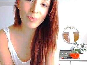 Bekijk Deze Sexy College Meid Die Graag Haar Lichaam Laat Zien Op De Webcam. Maak Je Klaar Voor Betoverende Bewegingen En Verleidelijke Glimlach.