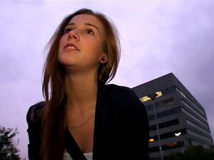 Delícia De Creampie Para Uma Garota Quente. Cara Fode Gostoso A Doce Garota E Enche Sua Buceta Com Uma Gozada Dentro