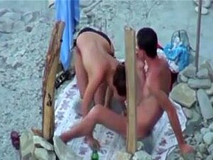 Strand - Bara Ha Sex På Stranden 05. Bara En Snabbis Han är Desperat Efter En Avsugning ;)