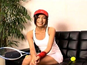 Каору Хајами гура секс играчке дубоко у своју веома слатку пичку