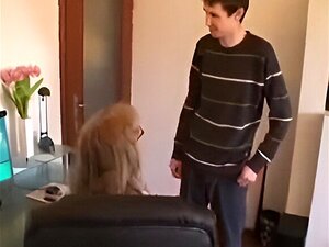 Una Mamma Magra E Il Suo Alleato Hanno Deciso Di Addestrare Il Loro Giovane Vicino A Una Lezione Preziosa Sulle Bellezze