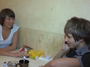 Ontdek De Onverzadigbare Lust Van Een Verleidelijke Russische Genaamd Kirsten. Kijk Hoe Deze Voluptueuze Schoonheid Diep Genomen Wordt In Verschillende Posities En Haar Wilde Kant Loslaat In Een Onvergetelijke Ontmoeting Van Genot En Passie.