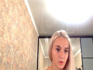 Slanke Blonde Betrokken Bij Stoute Erotische Performance Live. Een Geweldige Magere Blonde Geeft Je Een Sexy Verloving En Optreden Live In Cam. Je Zult Genieten Van Hoe Ze Zich Uitkleedt En Pronkt Alleen Om Haar Prestaties Te Bevredigen. Haar Magere Licha