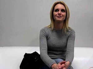 Casting De Pornstar Chaude Et éjaculation Dans La Bouche