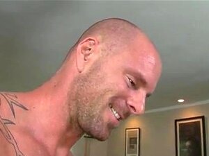 Homens Autônomos Dão Um Pau Duro, Gay Pela Primeira Vez. Sexo Gay Com Um Grande Pau