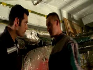 La Parte Superior Bien Construida Disfruta De Una Garganta Profunda De Un Pasivo Codicioso