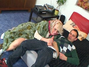 Niegrzeczna Babcia Porzuca Swoją Cipkę