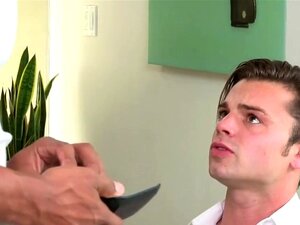 Un Mec Noir Bien Monté Baise Son Pote Twink Blanc