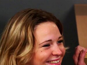 Geile Pfirsichin Bekommt Eine Ladung Sperma Ins Gesicht, Schluckt Die Ganze Sahne. Eine Süße Bombe Gibt Einen Blowjob, Bevor Mehrere Ladungen Sperma Ihr Gesicht Mit Klebrigem Saft Bespritzen Lassen