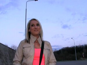 Nieocenzurowane Fellatio, Przystojniak Dostaje Swoją Grubą Pałę Wyssaną Wytrwale Przez świeżą Piękność