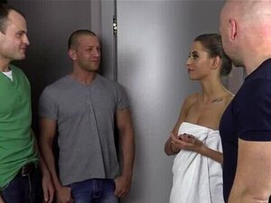 Ένα σκληρό γαμήσι στη μέση της νύχτας