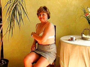 Seksowna Babcia Z Cipką I Dildo