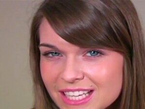 Muschi Reizt Durch Strumpfhosen. Erstaunliches Solo-Mädchen Fingert Ihre Geile Muschi Durch Enge Strumpfhosen