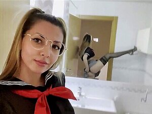 Bunny In Sexy Rok Neukt Haar Natte Kut Met Dildo En Komt Klaar In Solo Video. Nerdy Babe Met Grote Kont En Prachtige Borsten Toont Haar Perfecte Dildo En Rekt Haar Kut Uit Met Zoete Kreunen. Hottie Houdt Ervan Zichzelf Te Neuken In Een Prachtige Masturbat