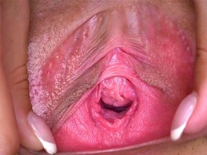 Böse Tschechische Tussi Spreizt Ihre Enge Muschi Bis Zum Besonderen. Charmantes Tschechisches Idol öffnet Das Getrimmte Kätzchen Und Steckt Sich Ein Lustiges Fickspielzeug Tief Rein, Um Den Besten Orgasmus Zu Haben