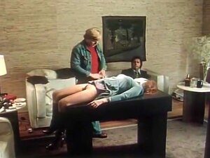 Guarda Come Un Marito Tedesco Condivide La Moglie Durante Le Vacanze. Questo Video Cuckold Ti Lascerà Desiderare Di Più. Buone Feste!